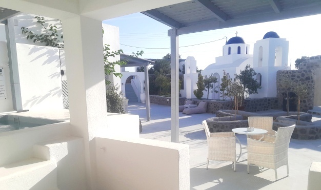 Sea paradise villas property by the sea in Oia